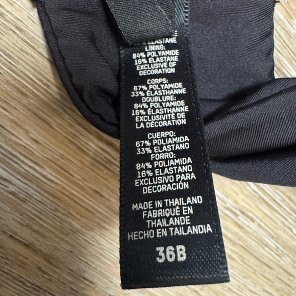 SKIMS — NO SHOW MOLDED UNLINED BALCONETTE BRA - Picture 4 of 10